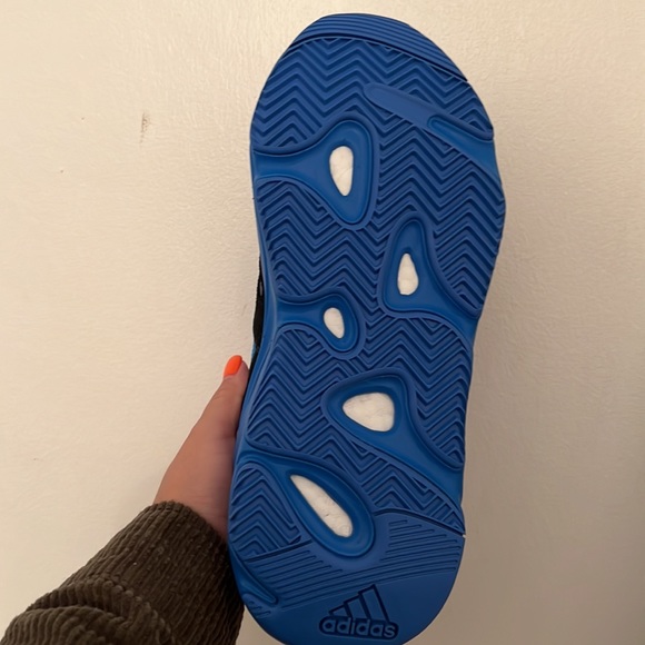 Yeezy adults boost 700 - Picture 3 of 6